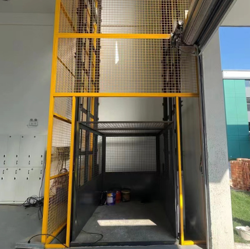 舟山导轨式升降机助力物流园破解运输难题